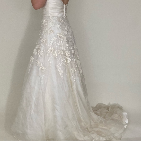 Watters Brides strapless wedding dress with train - Picture 12 of 16